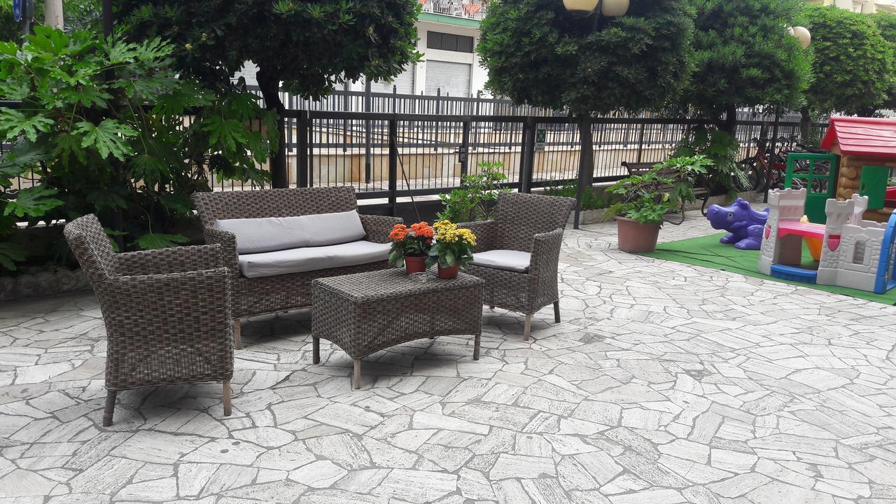 Hotel Magriv Rimini Exterior foto